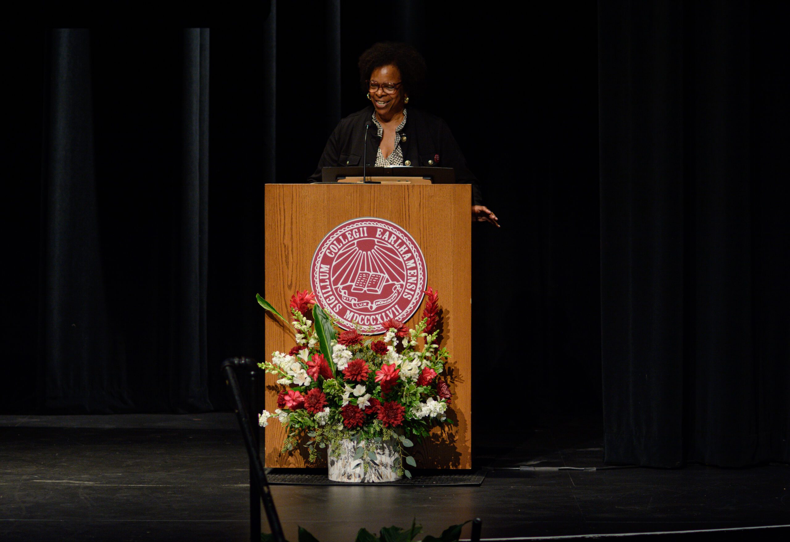 An alumni talking with a student at homecoming