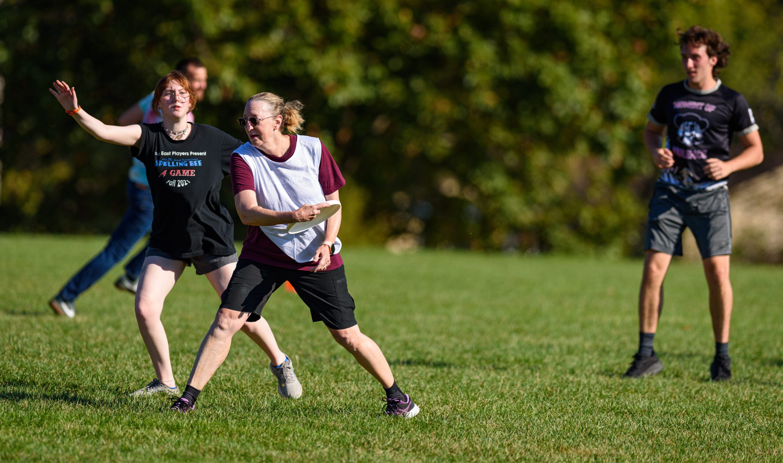 An alumni talking with a student at homecoming