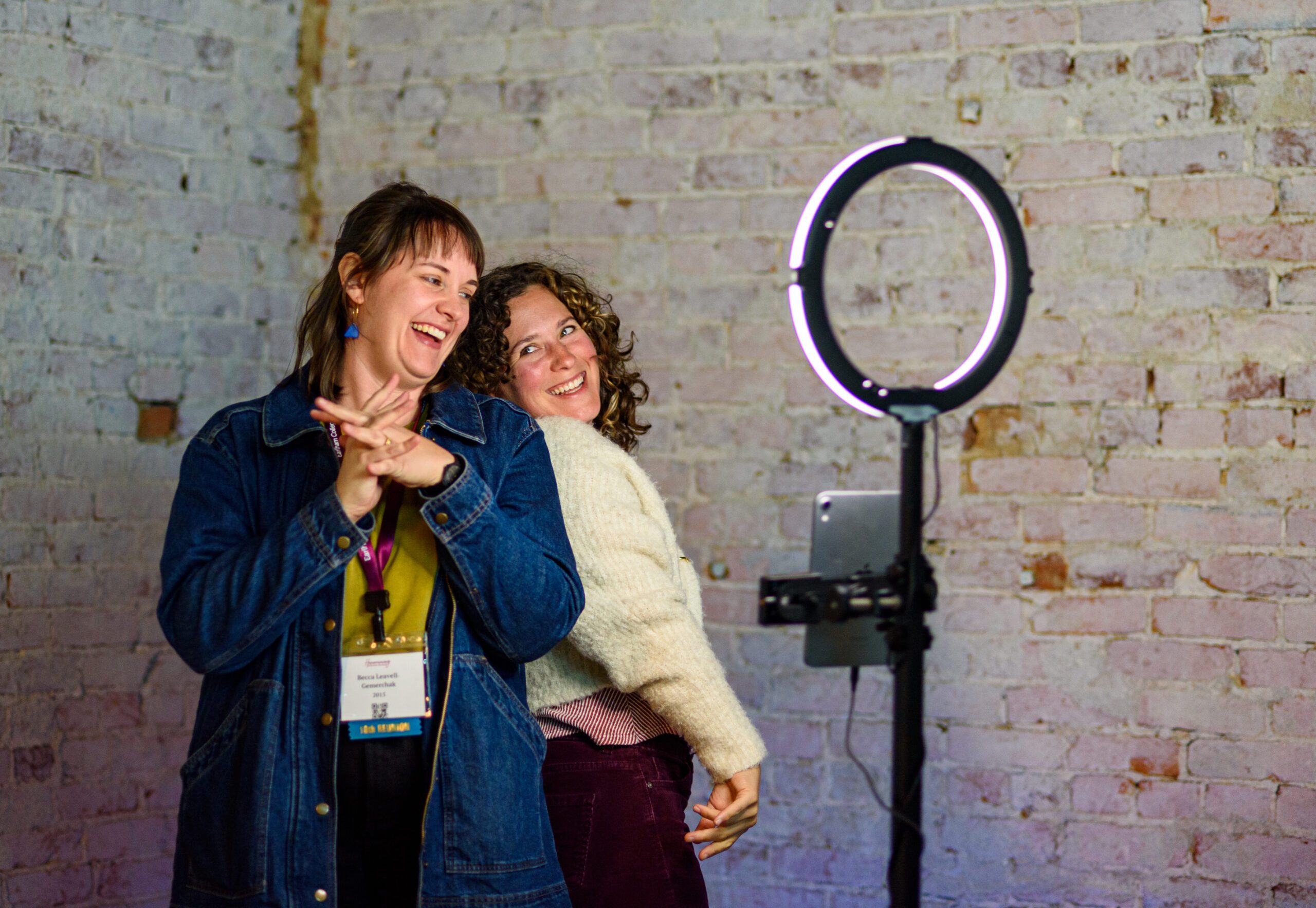 An alumni talking with a student at homecoming